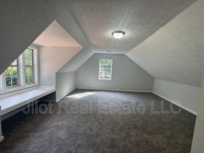 Building Photo - 63 Lakeview Ln