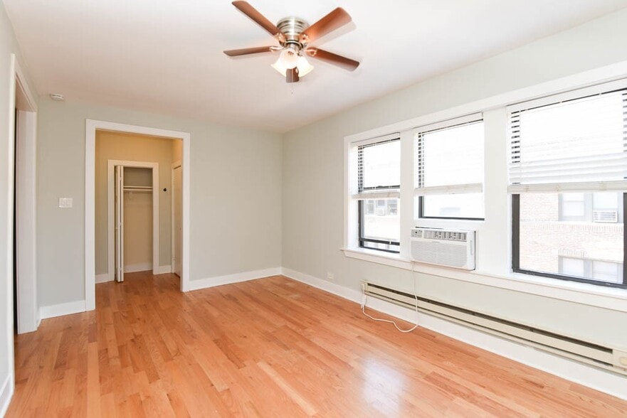 Building Photo - 3727 N Pine Grove Ave