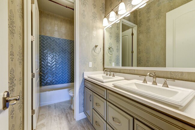 Building Photo - Breathtaking 4 Bedroom 3 Bedroom Ranch Style Home with Finished Basement!!