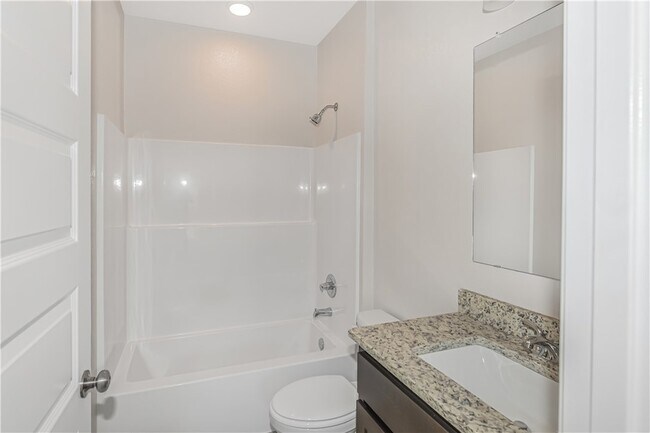 Building Photo - 601 W 24th St