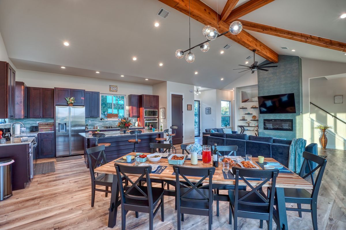 Building Photo - 7002 Deepwood Dr