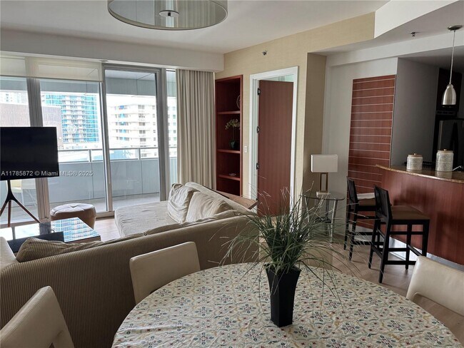 Building Photo - 1395 Brickell Ave