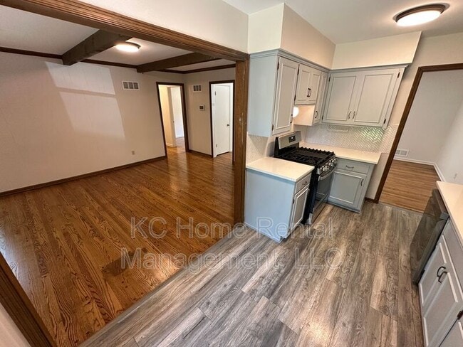 Building Photo - 8216 W 97th St