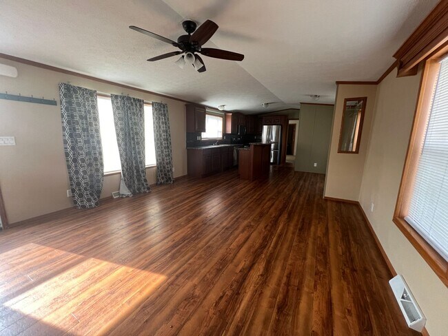 Primary Photo - 3 Bed / 2 Bath Fully Fenced Yard in North ...