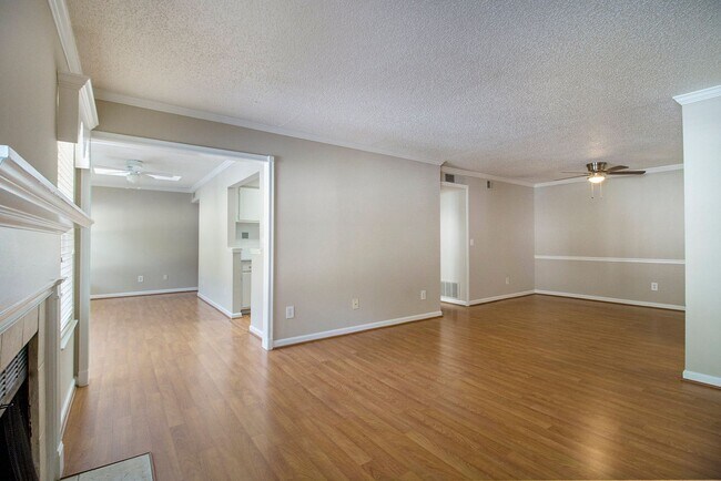 Building Photo - Sunlit 2BD/2BA with Fireplace in Peaceful ...