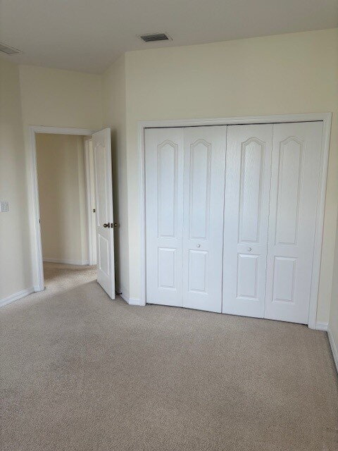 Building Photo - Close to Town Center and Shopping