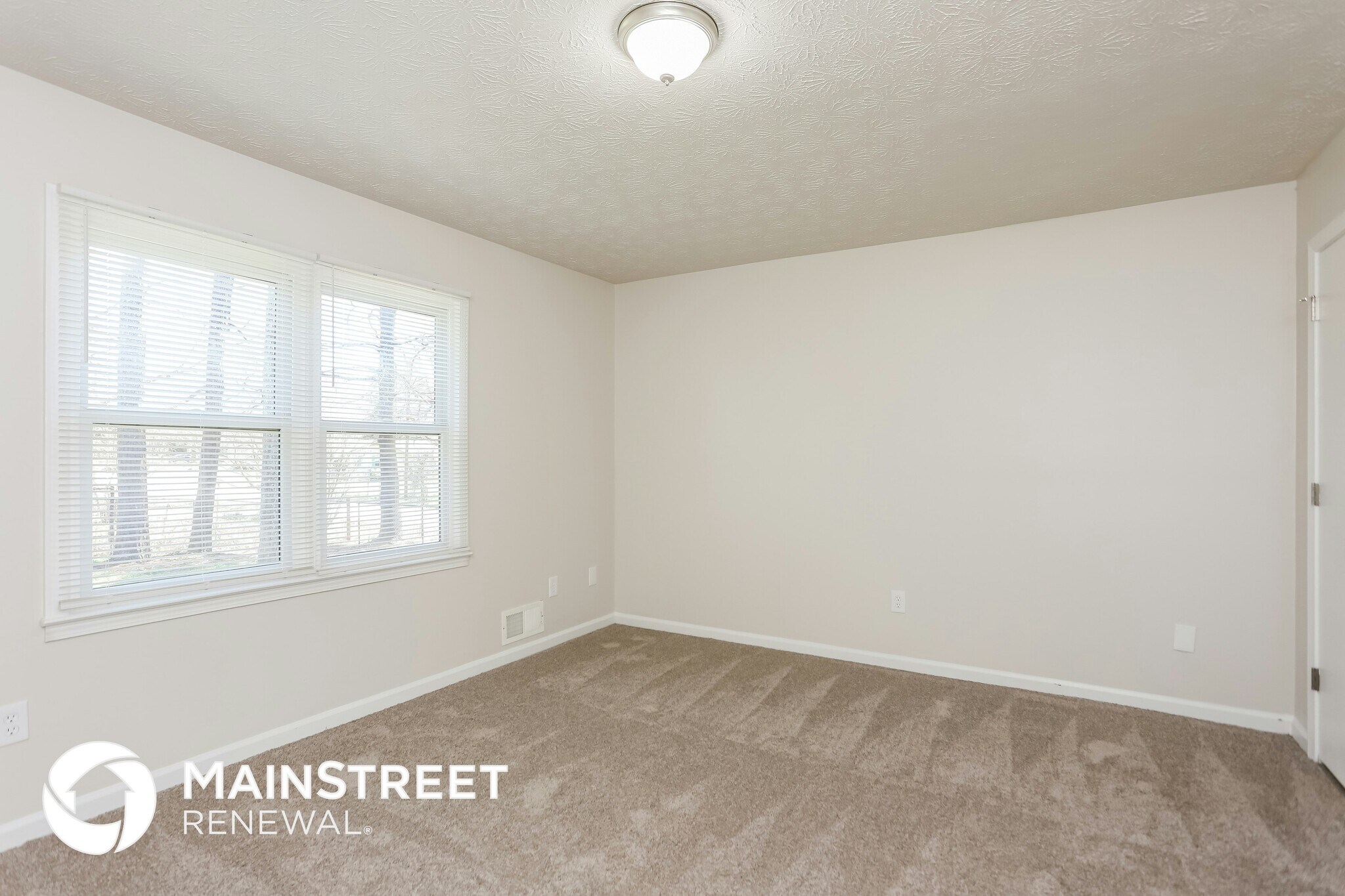 Building Photo - 570 Knollwood Dr