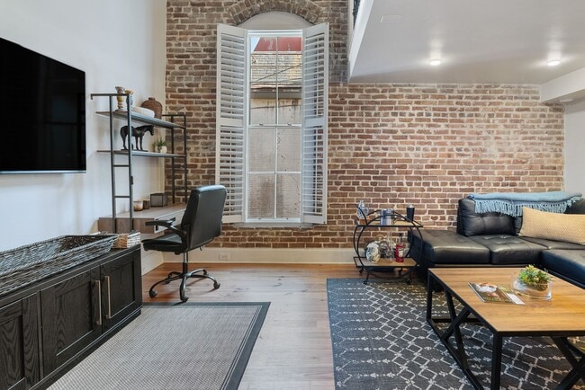 Building Photo - Stunning 2-Story Loft in the Heart of Downtown