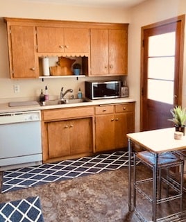 Side door from kitchen to outside - 4945 Zenith Ave S