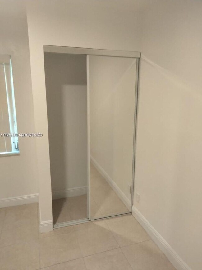 Building Photo - 7006-7008 NW 78th Ave