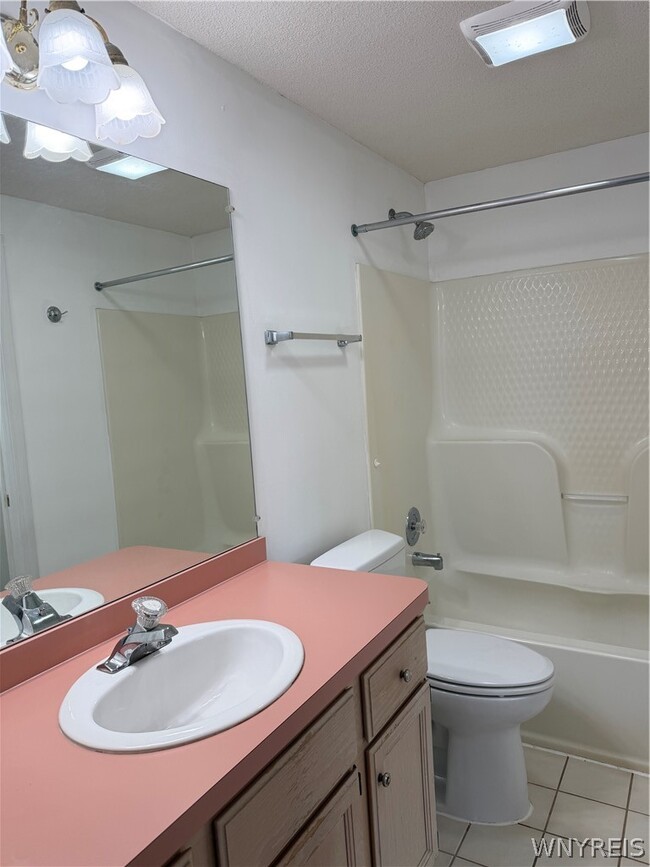Building Photo - 304 Forest Edge Dr