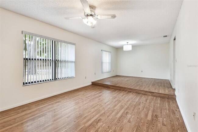 Building Photo - 1102 Shadowbrook Dr N