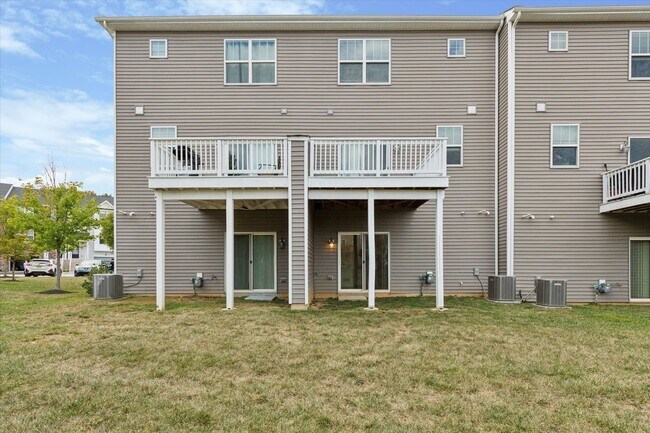 Building Photo - Available Immediately – 3 Bedroom / 2.5 Bath Townhome in Downingtown School District