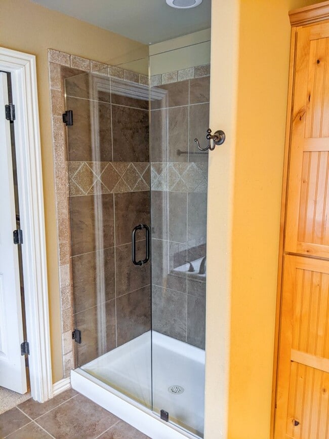 Building Photo - Stunning 4 Bed 2 Bath Home close to Elm Springs Walmart!