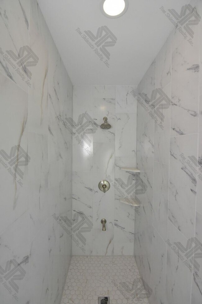 Building Photo - 1236