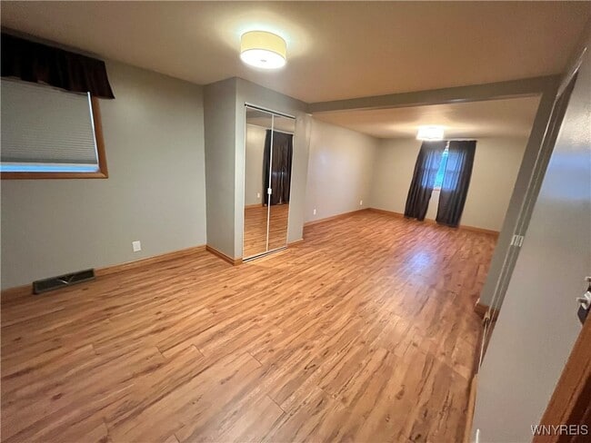 Building Photo - 13 Satinwood Dr