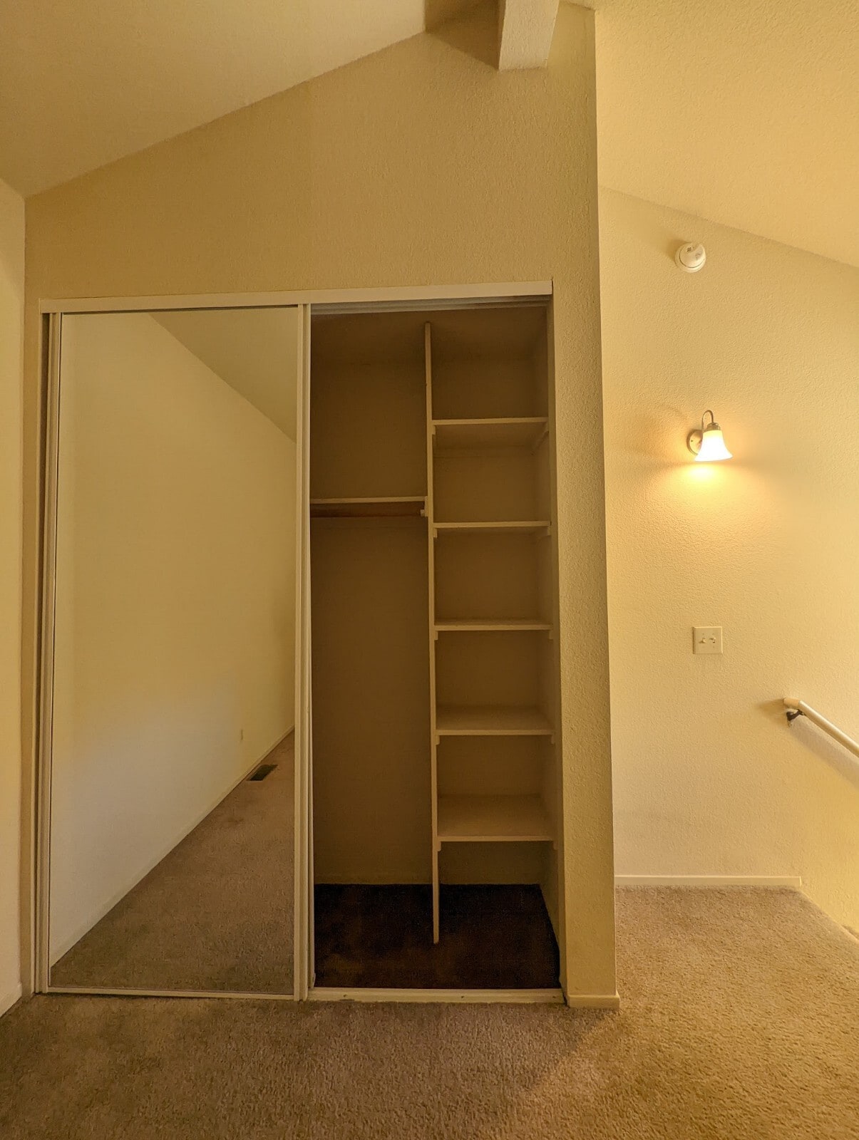 Building Photo - 1704 Woodlake Dr