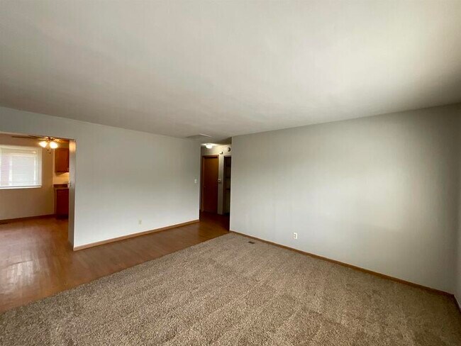 Building Photo - 1705 Jamestown Rd