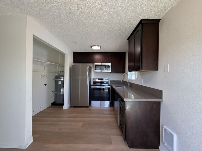 Building Photo - 5921 SE 83rd Ave