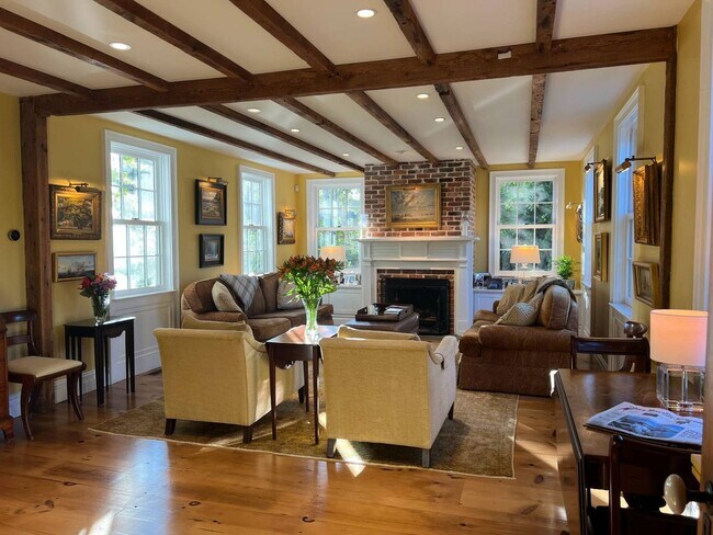 Building Photo - 23 Howard St