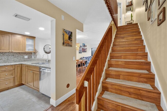Building Photo - 4250 SW 70th Terrace