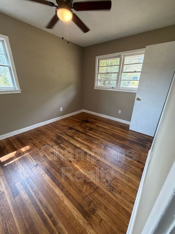 Building Photo - 1502 Baker St