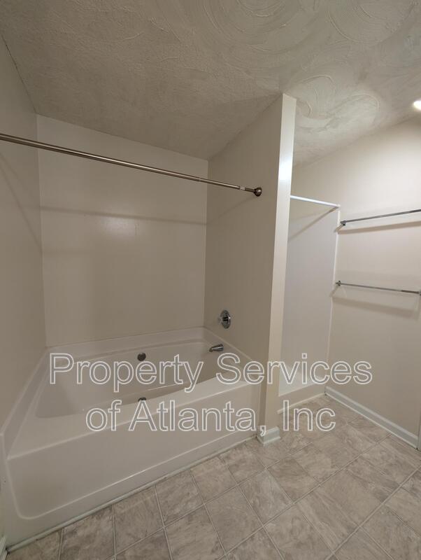 Building Photo - 5060 Lincoln Dr