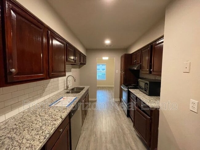 Building Photo - 1017 Mullins St