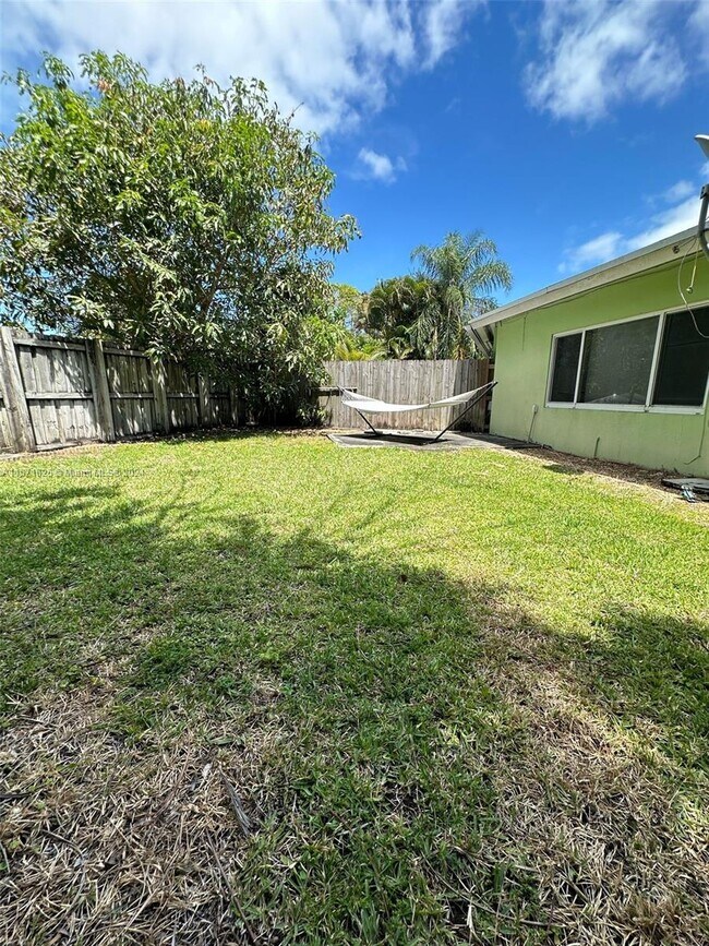 Building Photo - 1753 NE 18th St