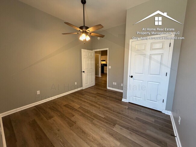 Building Photo - 13 W 5th St