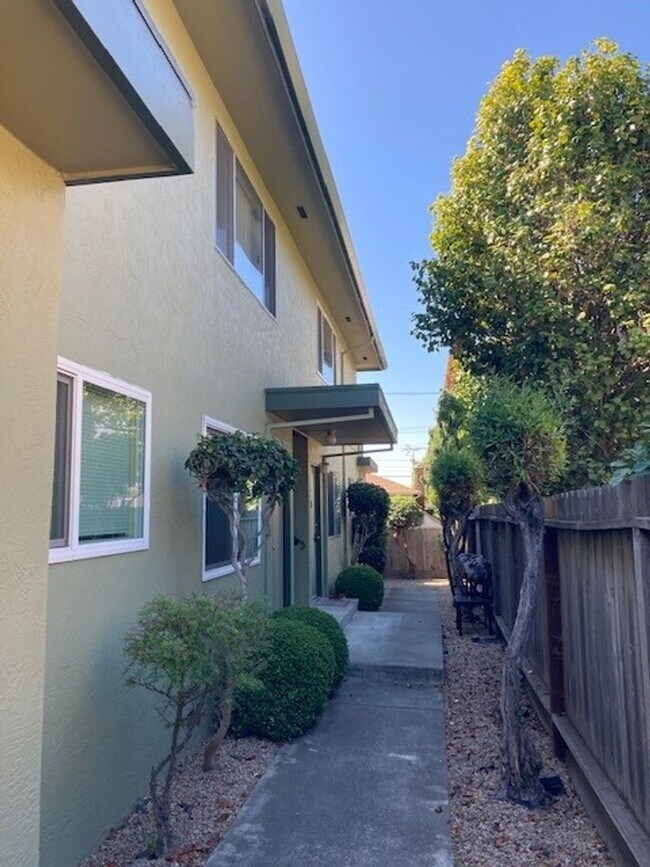 Building Photo - M929