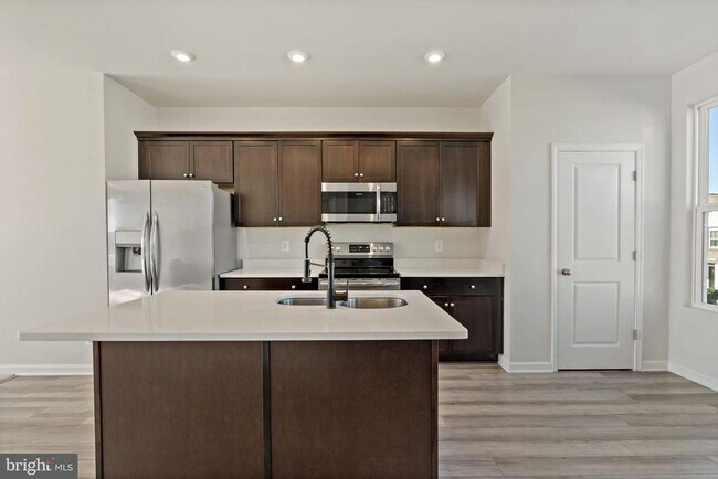 Building Photo - 66 National St