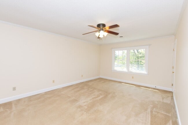 Building Photo - 2 WEEKS OF FREE RENT