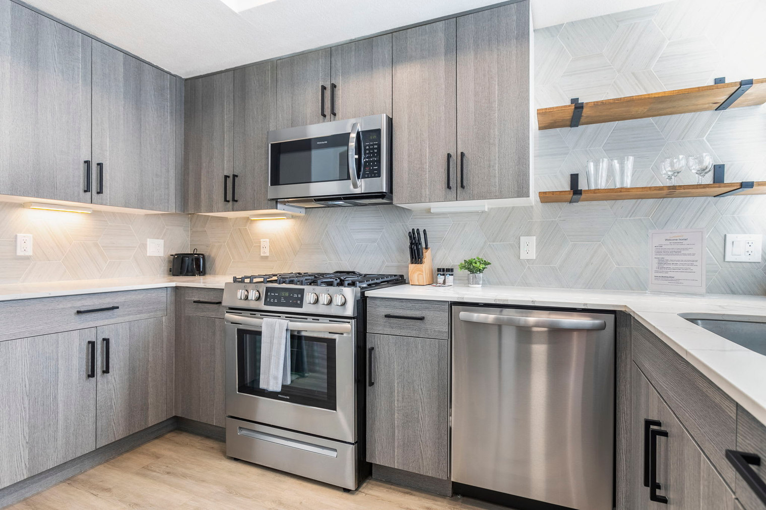 Building Photo - 15608 N 71st St