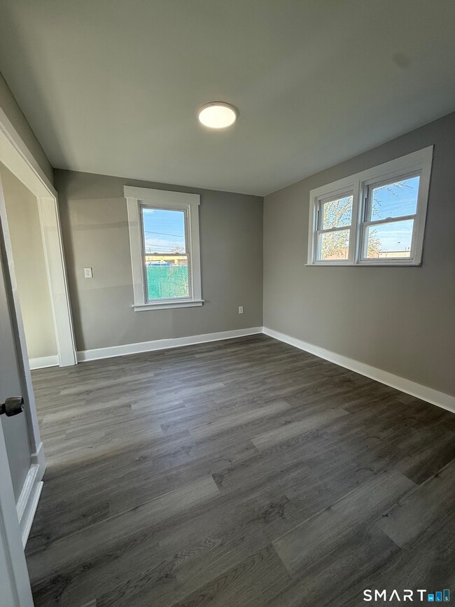 Building Photo - 420 Short Beach Rd