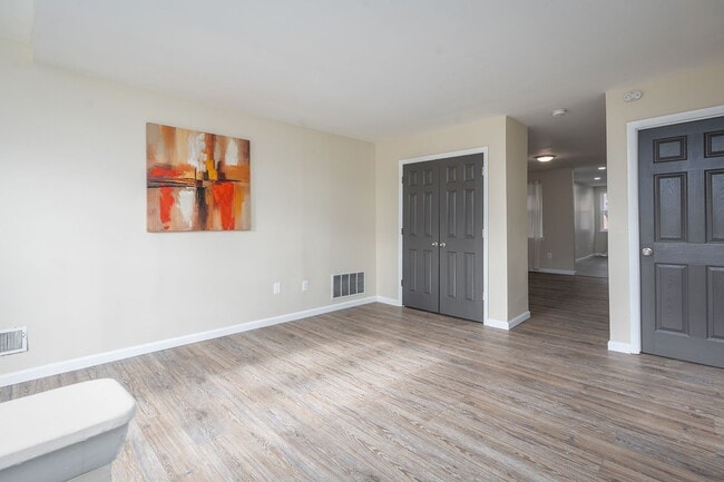 Building Photo - Beautifully renovated single family home