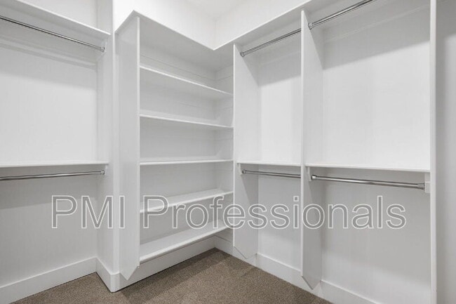 Building Photo - 227 S Bilbro Ave