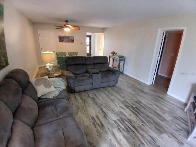 Building Photo - 10350 Imperial Point Dr W