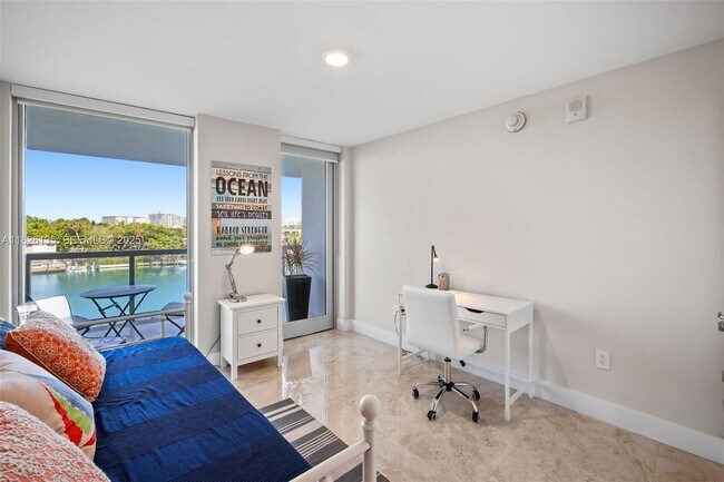 Building Photo - 9261 E Bay Harbor Dr