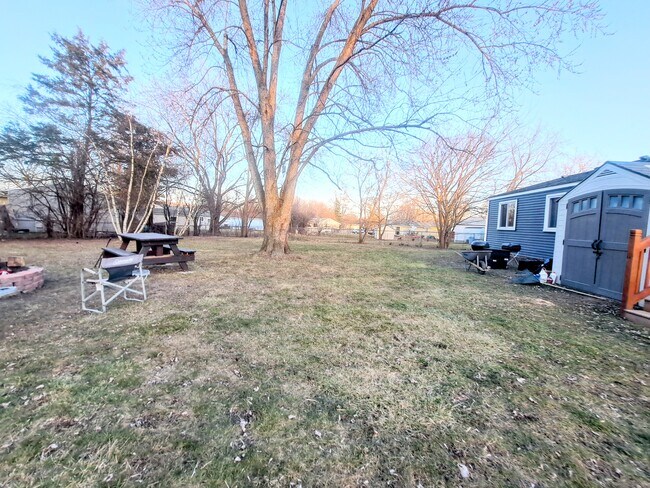 Building Photo - 16 W Eden Ct