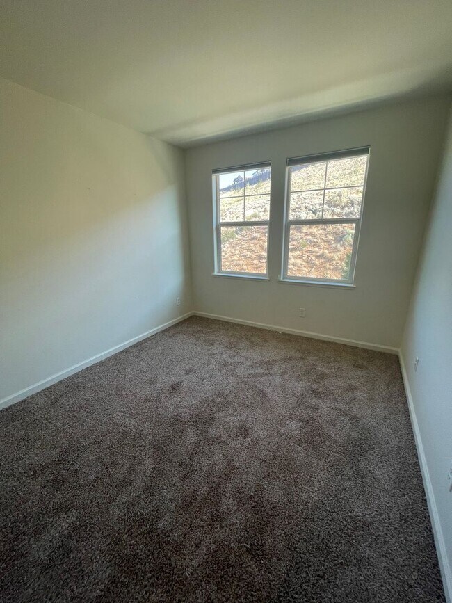 Building Photo - 4-Bedroom Home in the Village at Somersett!