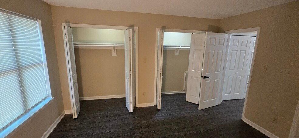 Building Photo - 4901 Walingford Dr