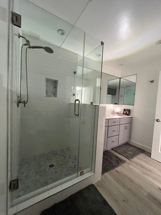 Building Photo - 2BR ADU w/dishwasher, in-unit laundry + ou...