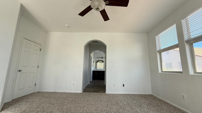 Building Photo - 1235 E Julian Dr