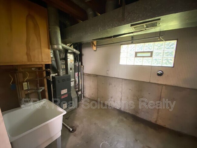 Building Photo - 2562 Bracebridge Dr