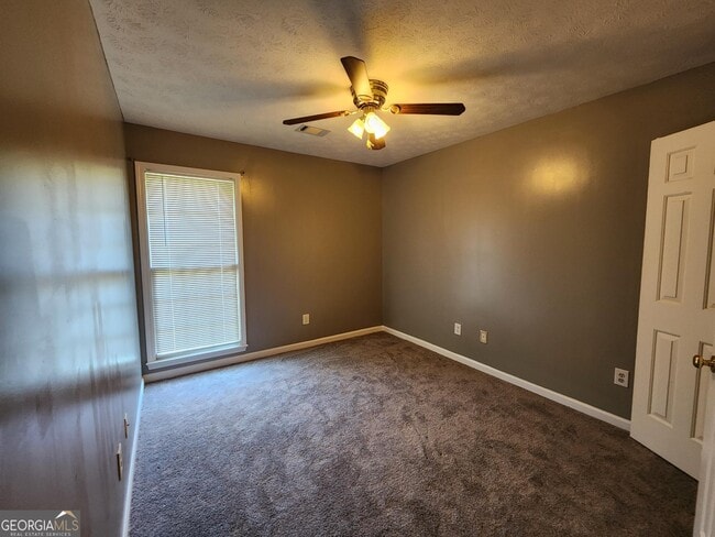 Building Photo - 7184 Village Loop