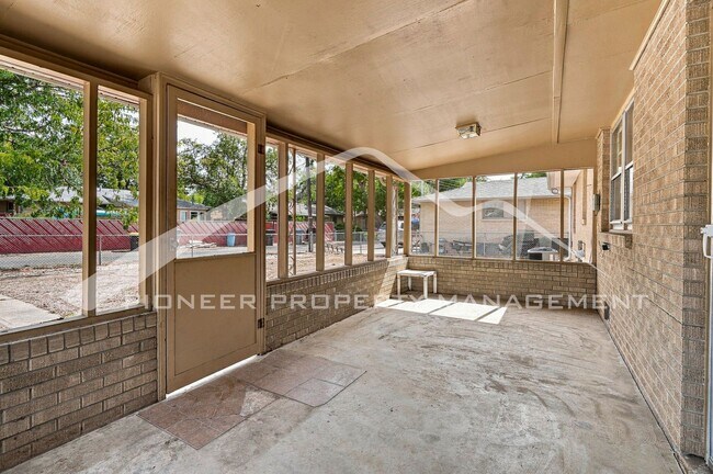 Building Photo - 1150 Lincoln St