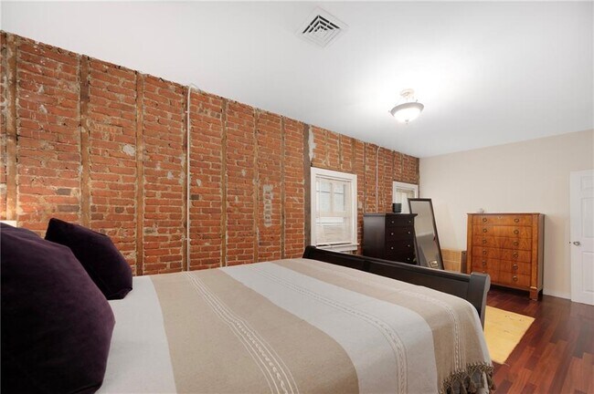 Building Photo - 407 Broadway