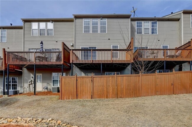 Building Photo - 4006 Edgecomb Dr