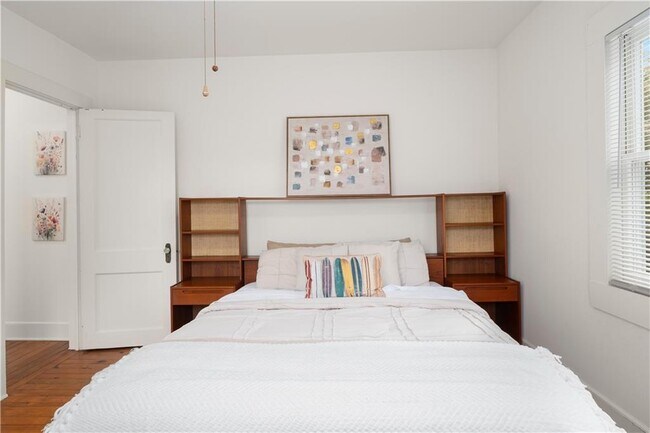 Building Photo - 2035 Manchester St NE